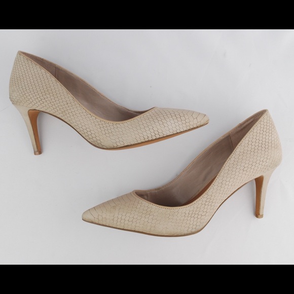 vince camuto beige pumps